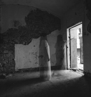 Η Επιστροφή των Θεών-Φαντασμάτων: Η Ψυχολογία της Δαιμονικής Κατοχής στον Σύγχρονο Κόσμο